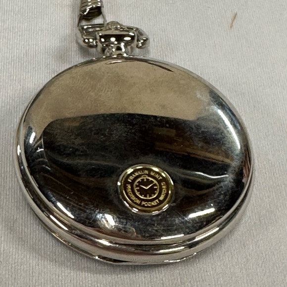 Vintage Harley Davidson Pocket Watch with Stand and Belt Holder - Picture 7 of 7